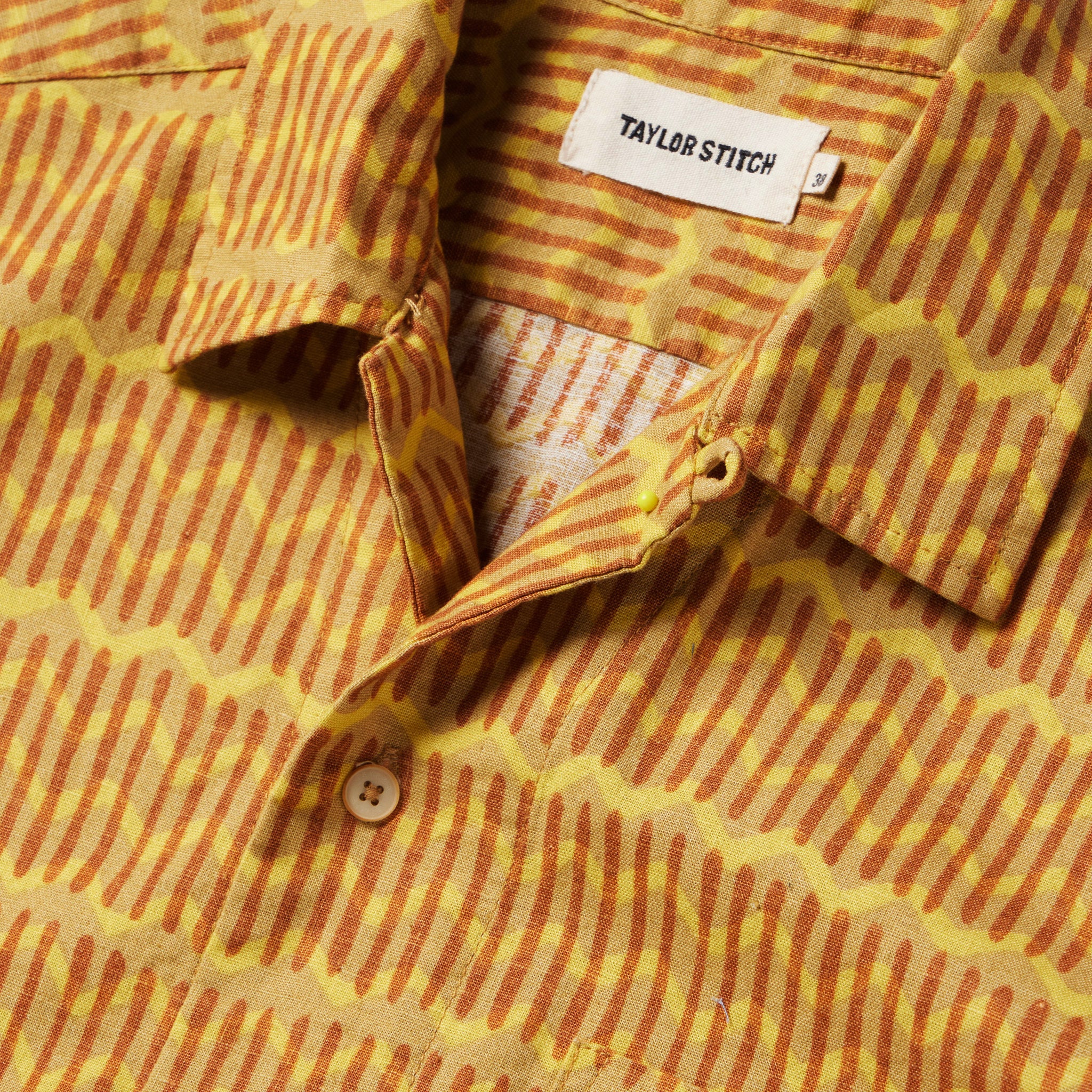 The Short Sleeve Hawthorne in Gold Wave - Image 4