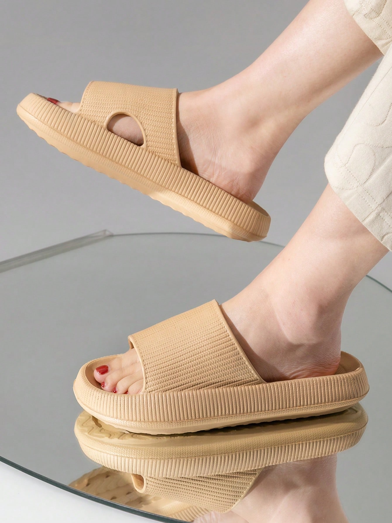 Summer Beach Thick Bottom Non-slip Plastic Slippers Khaki Casual Slip-on Slippers For Women, Khaki Women's Plastic Slippers - Image 2