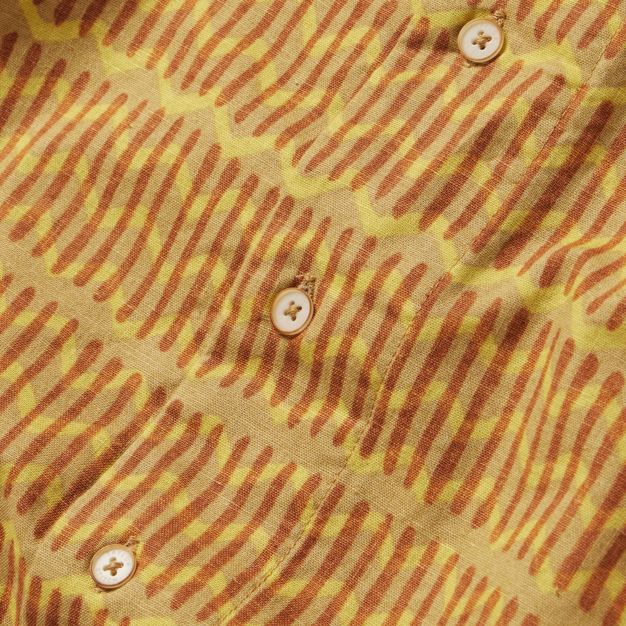The Short Sleeve Hawthorne in Gold Wave - Image 5